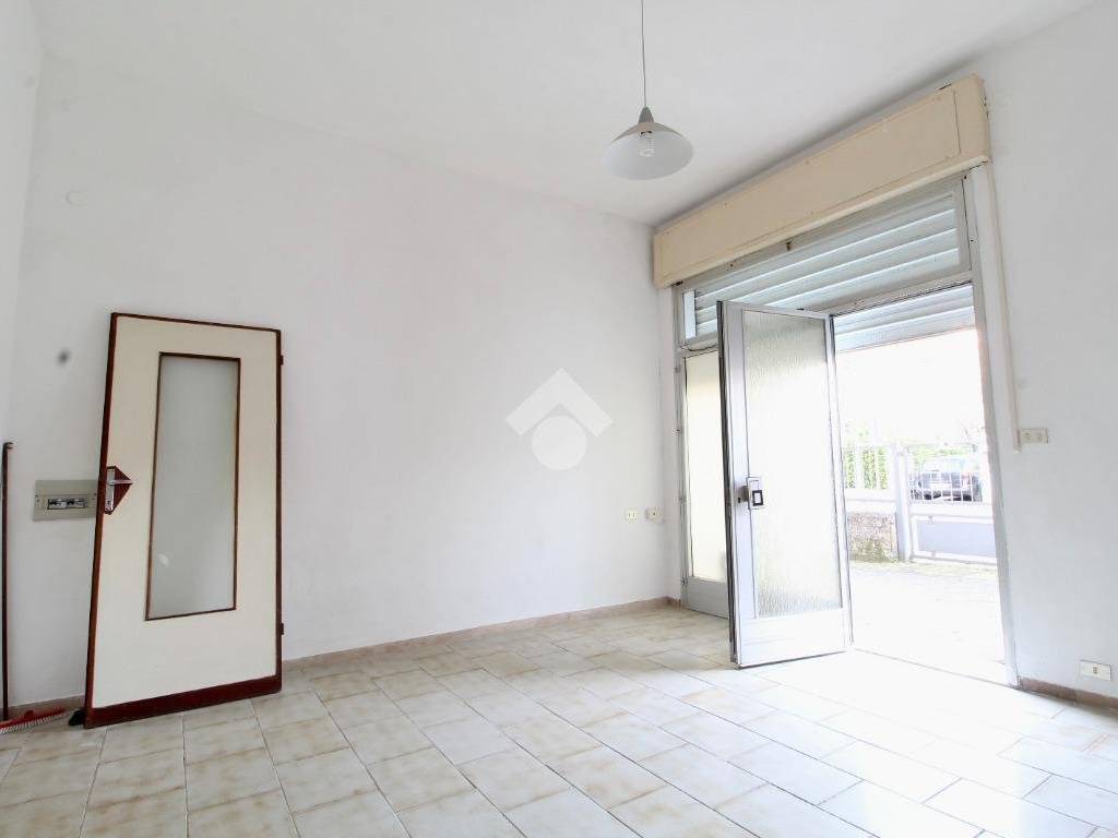 negozio in affitto a Pisa in zona Quartiere San Giusto
