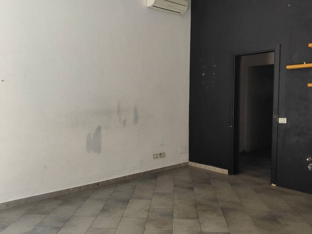 negozio in affitto a Pisa in zona Tribunale