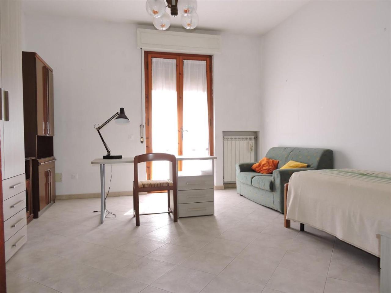 negozio in affitto a Pisa in zona I Passi