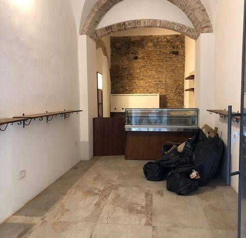 negozio in affitto a Pisa in zona Centro Storico