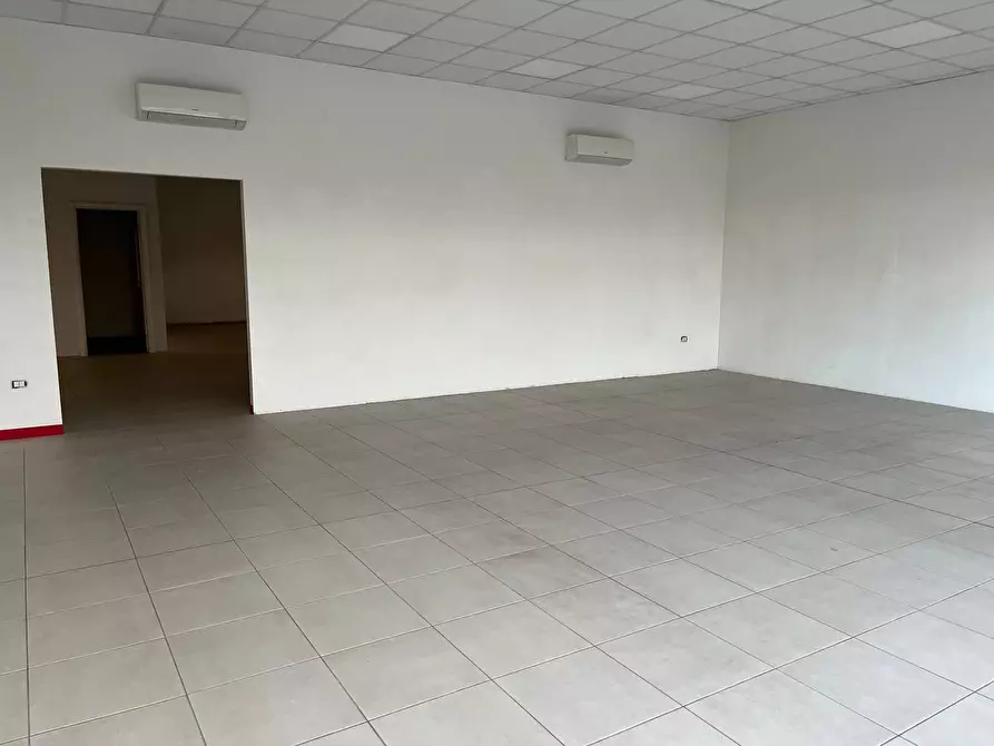 negozio in affitto a Pisa in zona Ospedaletto