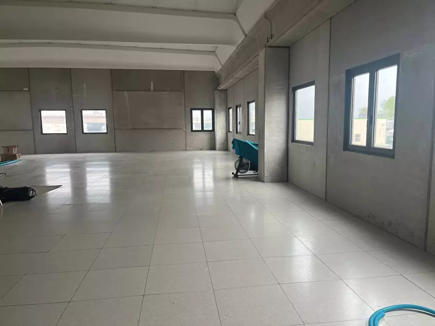 negozio in affitto a Pisa in zona Ospedaletto