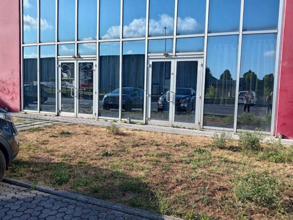 negozio in affitto a Pisa in zona Ospedaletto
