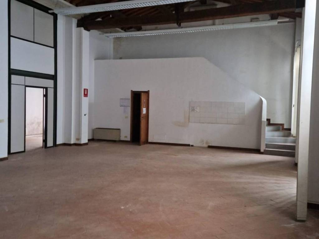 negozio in affitto a Pisa in zona Centro Storico