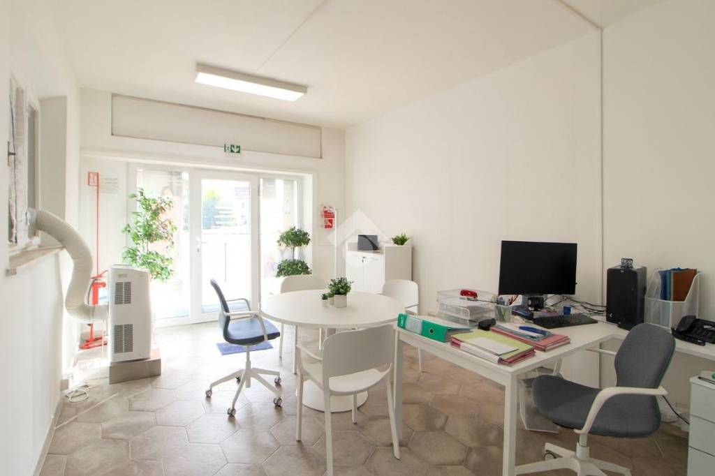 negozio in affitto a Pisa in zona Porta a Lucca