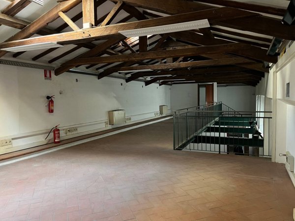 locale di sgombero in affitto a Pisa