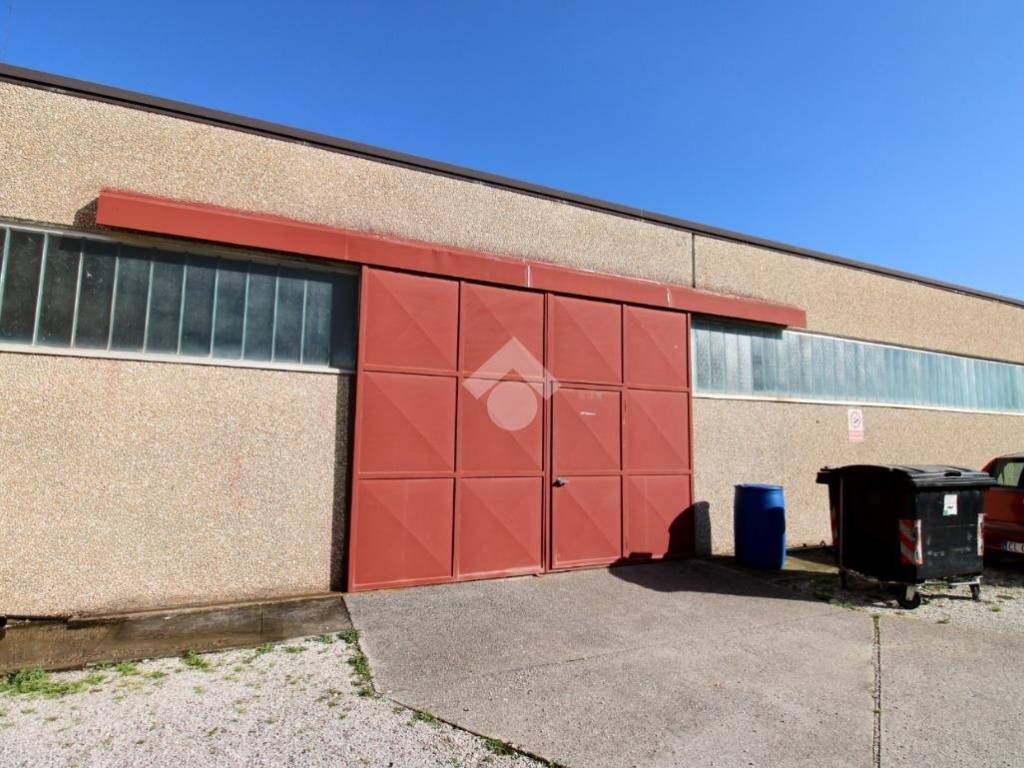 locale commerciale in affitto a Pisa in zona Ospedaletto