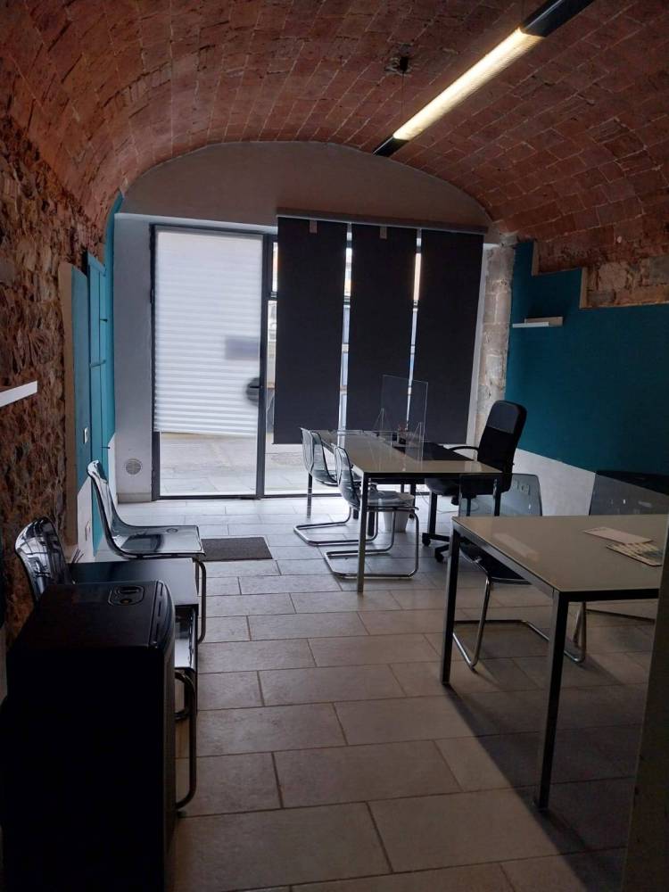 locale commerciale in affitto a Pisa in zona Lungarni