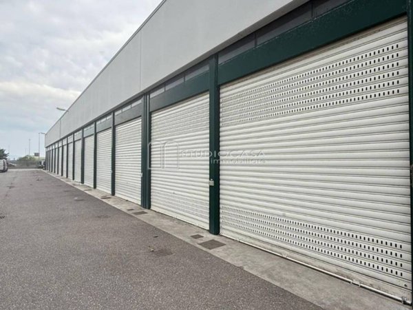 locale commerciale in affitto a Pisa