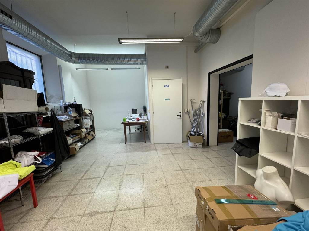 negozio in affitto a Pisa in zona Putignano