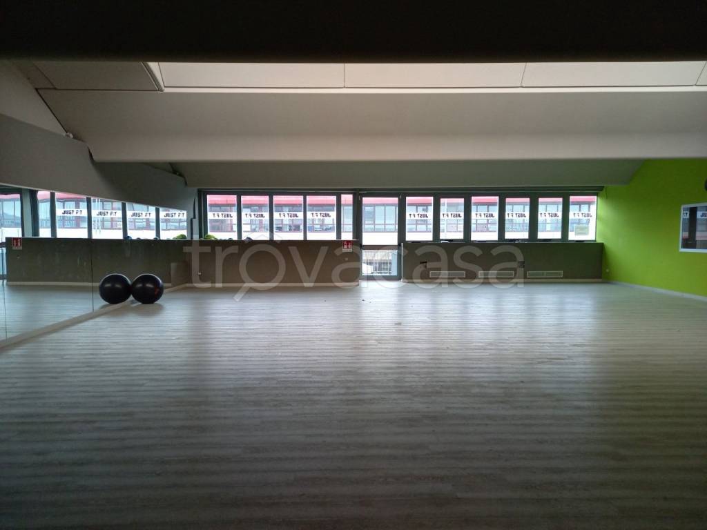 negozio in affitto a Pisa in zona Ospedaletto