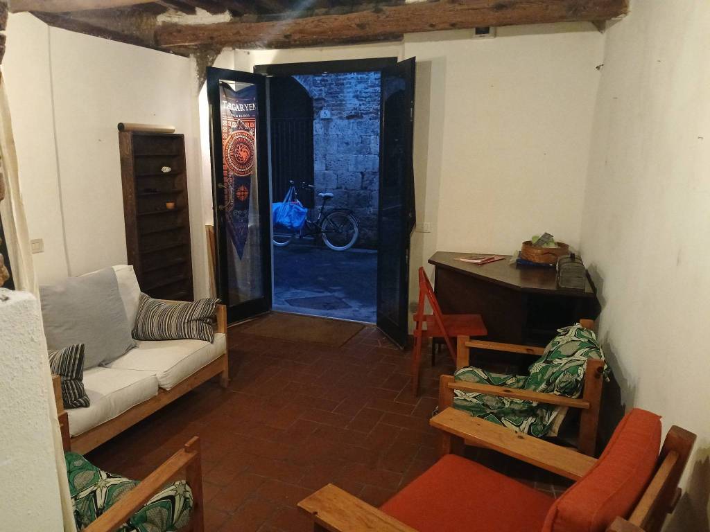 negozio in affitto a Pisa in zona Centro Storico