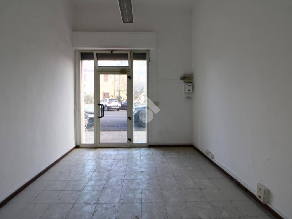 negozio in affitto a Pisa in zona Ospedaletto