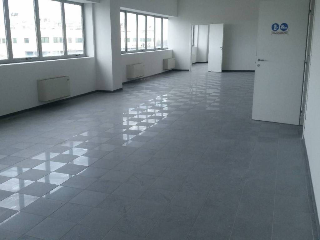 negozio in affitto a Pisa in zona Ospedaletto