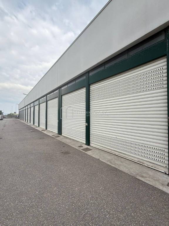 locale commerciale in affitto a Pisa in zona Ospedaletto