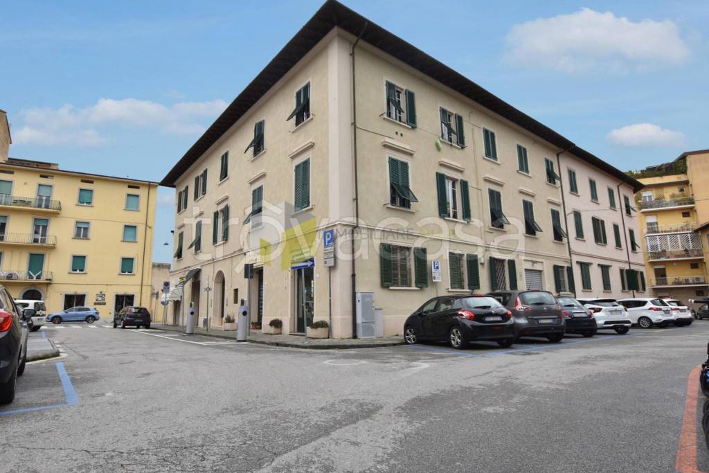 negozio in affitto a Pisa in zona Landi