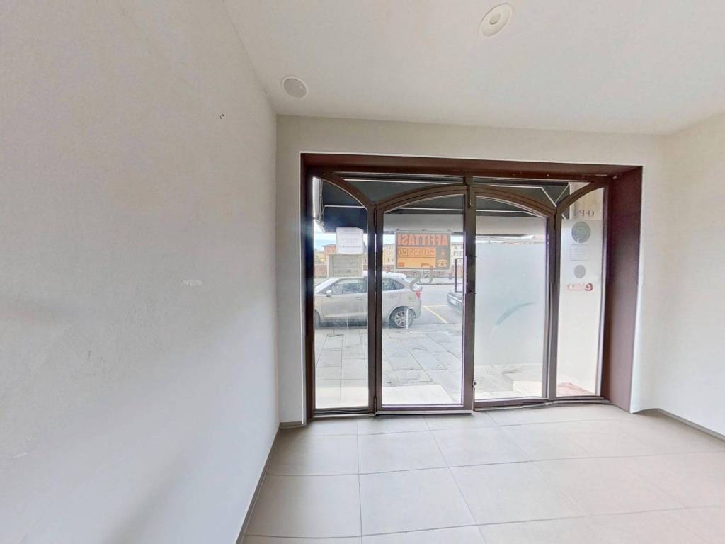 negozio in affitto a Pisa in zona Lungarni