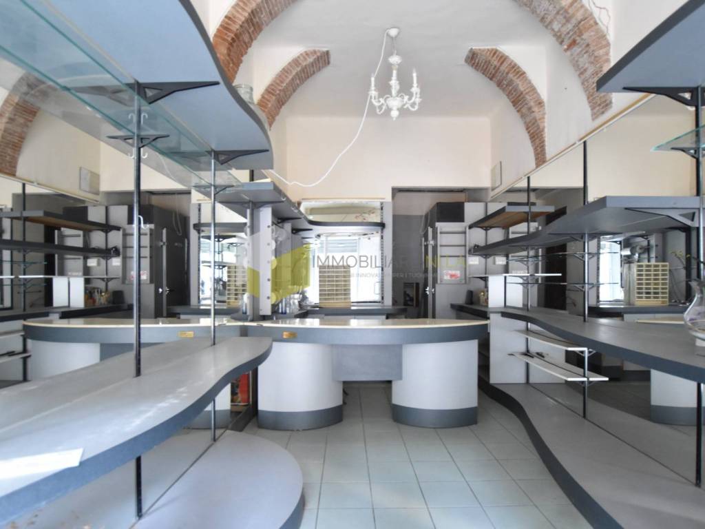 negozio in affitto a Pisa in zona Quartiere Santa Maria