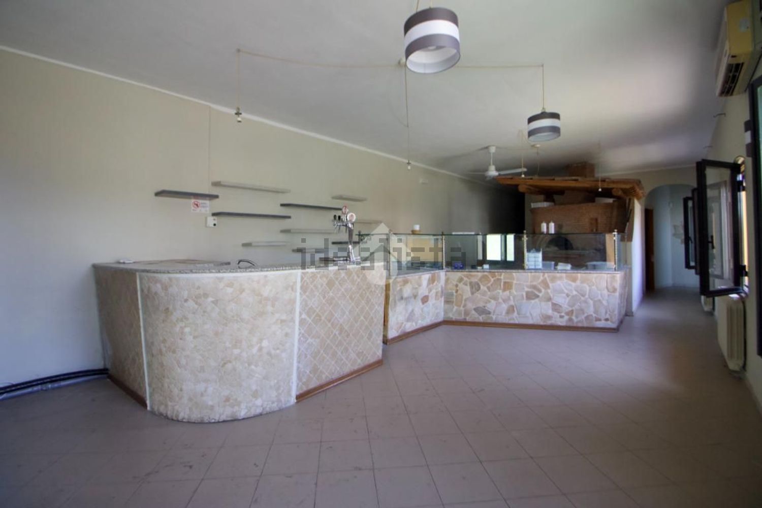 negozio in affitto a Pisa in zona Ospedaletto