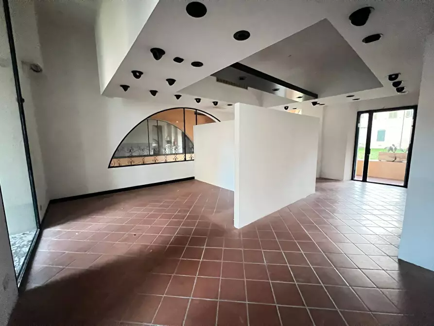 negozio in affitto a Pisa