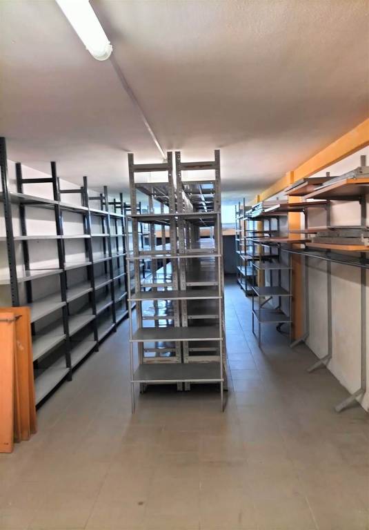 locale commerciale in affitto a Pisa in zona Cisanello