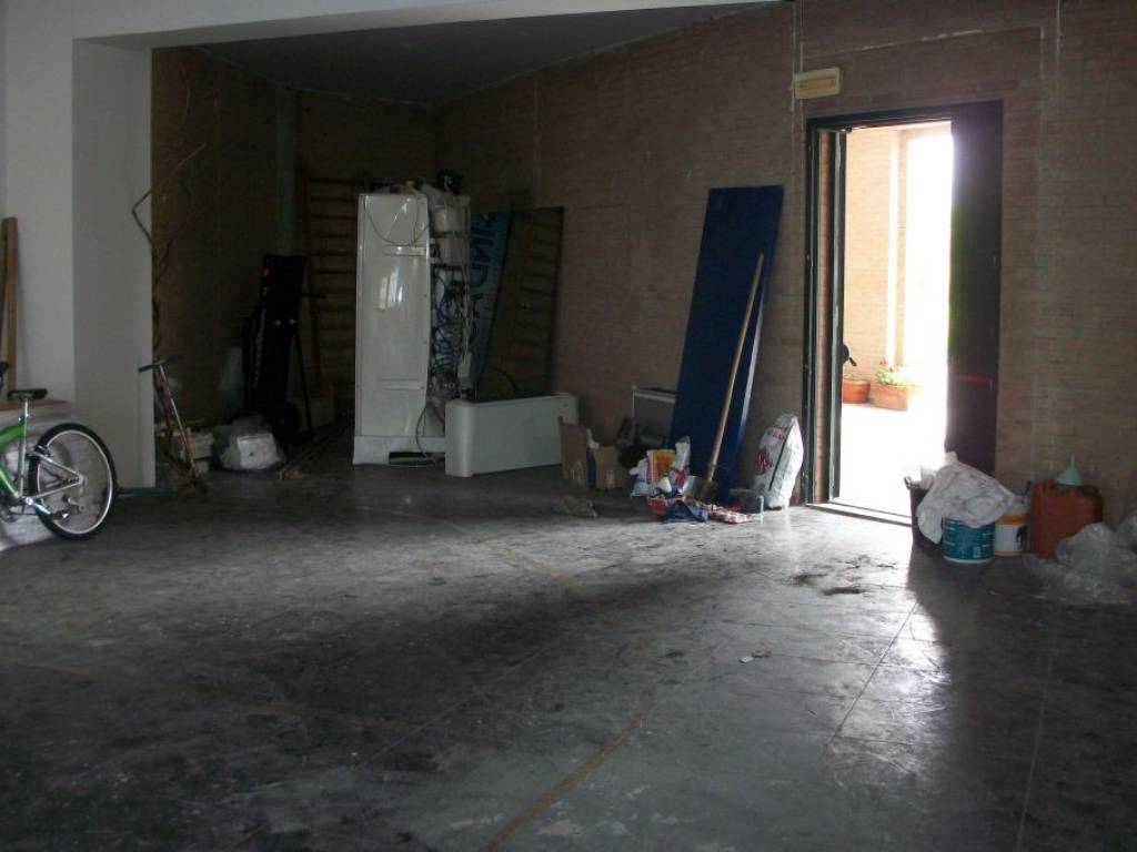negozio in affitto a Pisa in zona Putignano