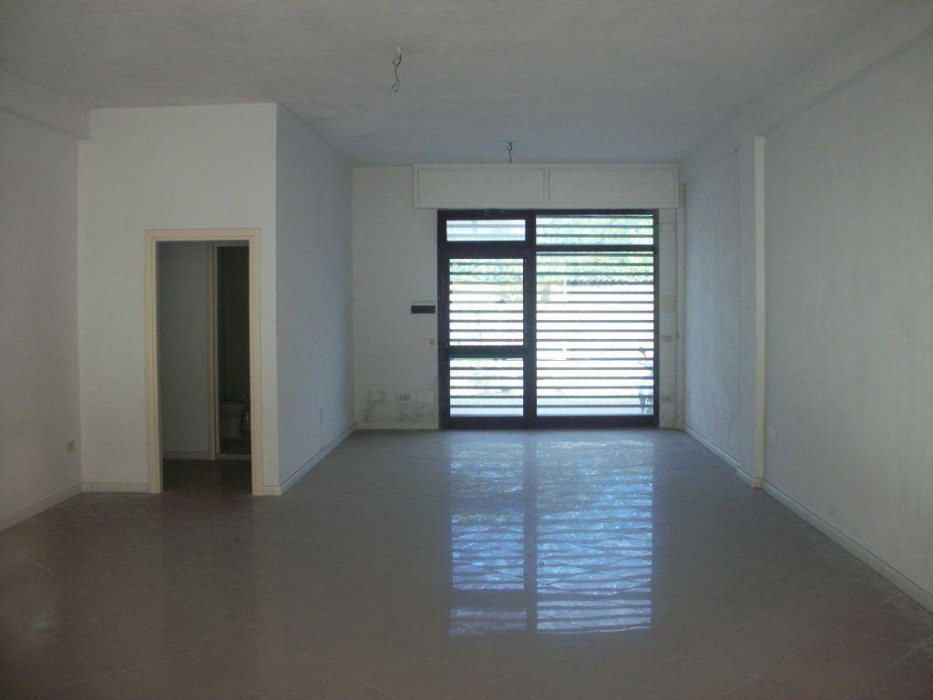 negozio in affitto a Pisa in zona Porta a Lucca