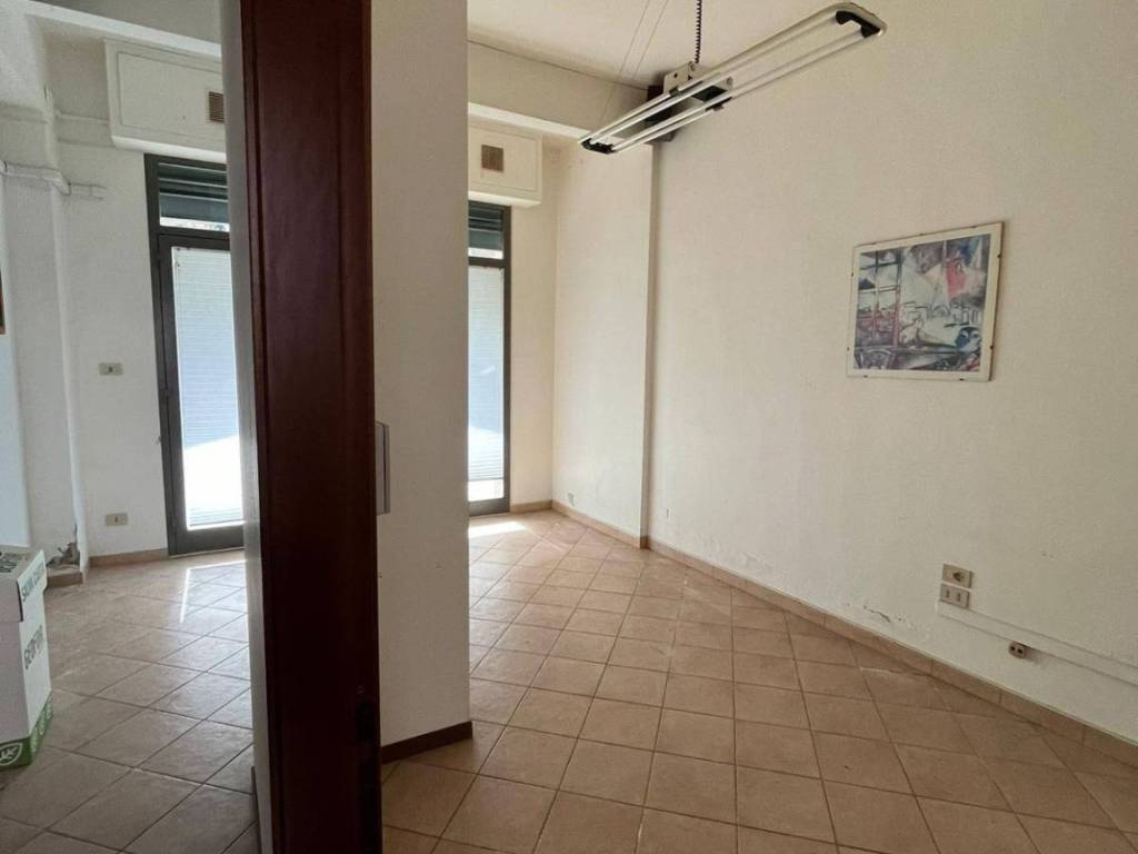 negozio in affitto a Pisa in zona I Passi