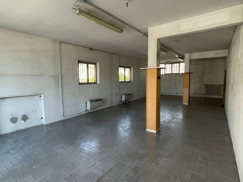 negozio in affitto a Pisa in zona Putignano