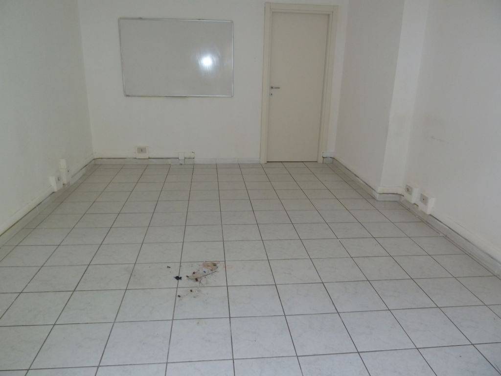 negozio in affitto a Pisa in zona Putignano