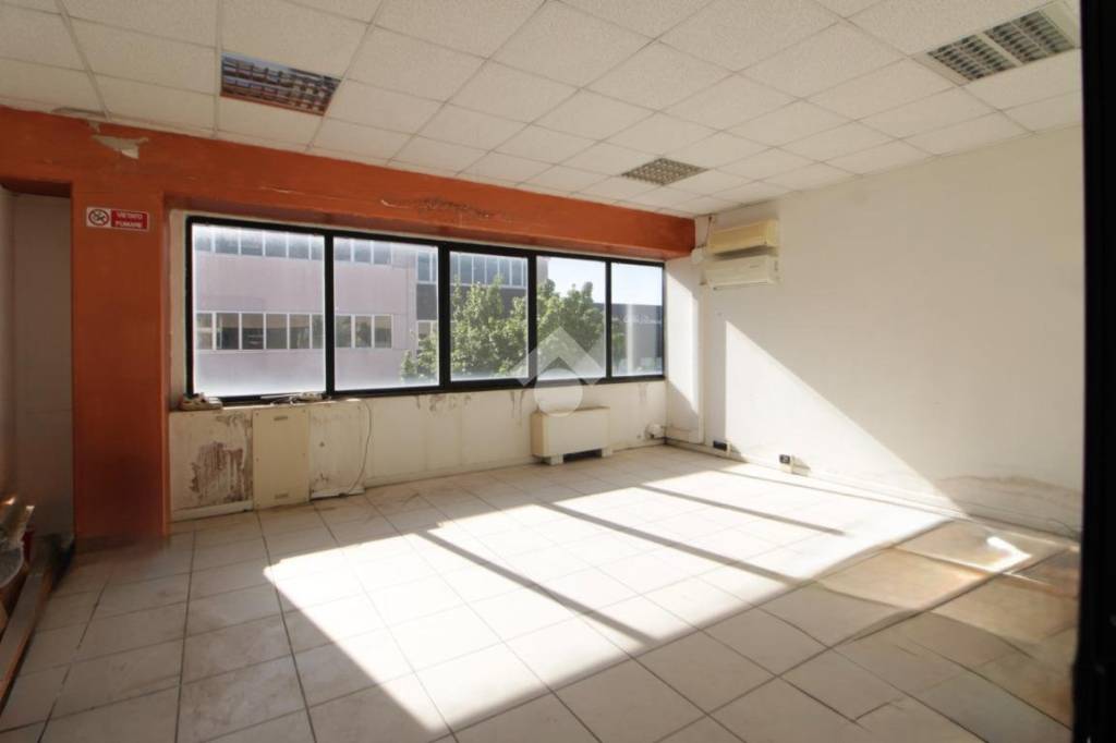 negozio in affitto a Pisa in zona Ospedaletto