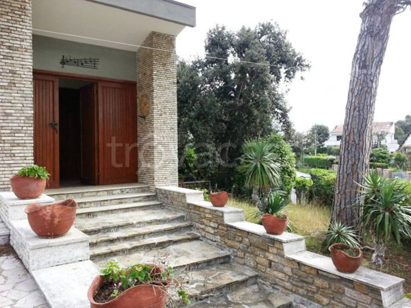 casa indipendente in affitto a Pisa in zona Tirrenia
