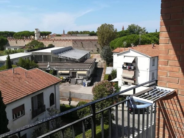 negozio in affitto a Pisa in zona Pratale / Don Bosco
