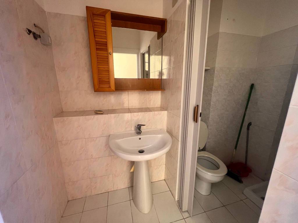 negozio in affitto a Pisa in zona I Passi