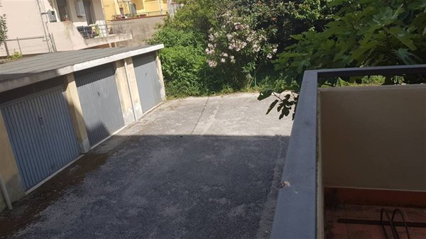 box auto in affitto a Pisa in zona Lungarni