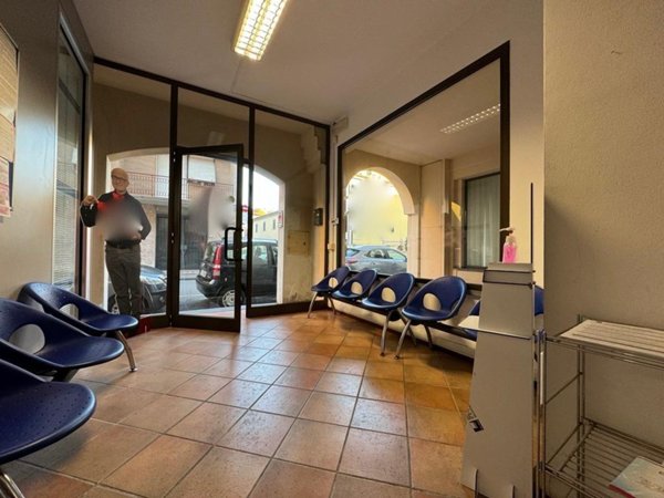 locale commerciale in affitto a Ponsacco