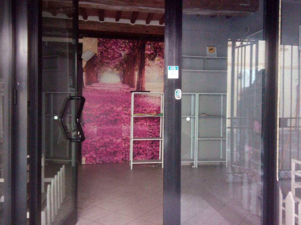 negozio in affitto a Ponsacco