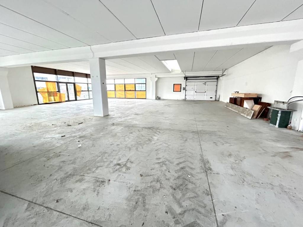 locale commerciale in affitto a Ponsacco