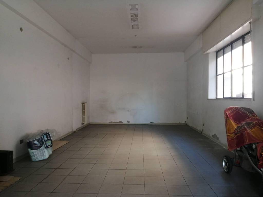 negozio in affitto a Ponsacco