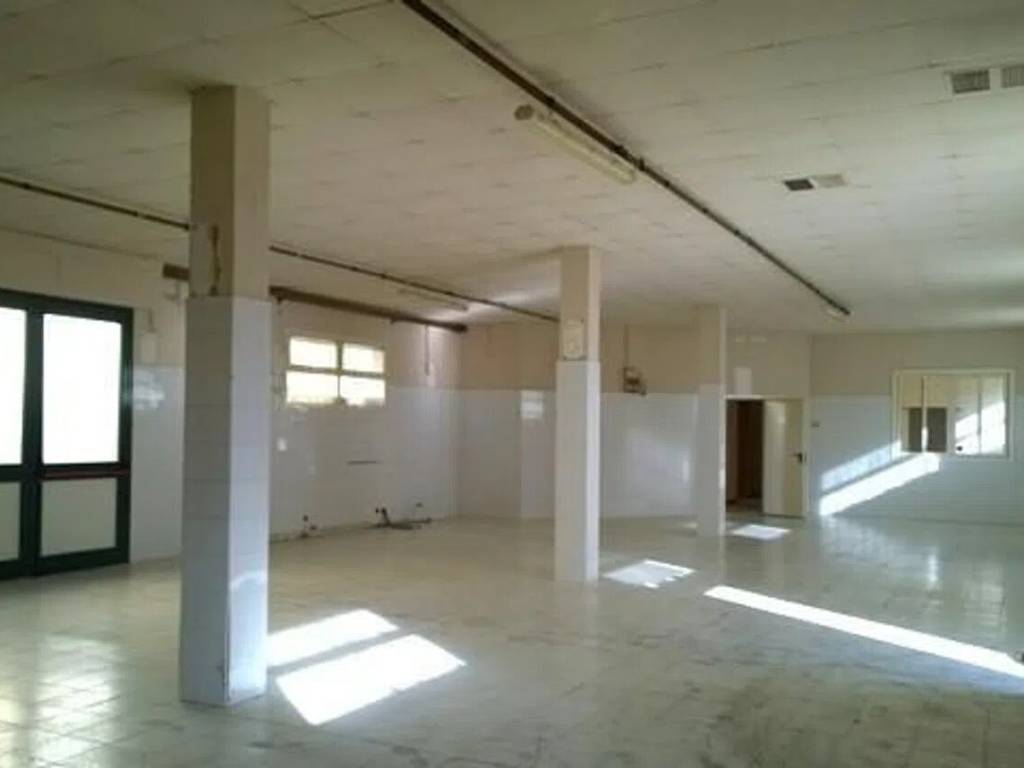 locale commerciale in affitto a Ponsacco