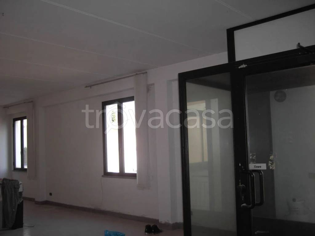 negozio in affitto a Ponsacco