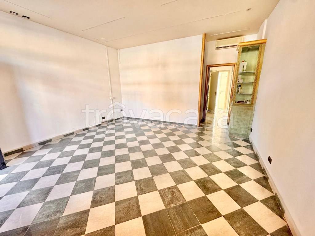 negozio in affitto a Ponsacco