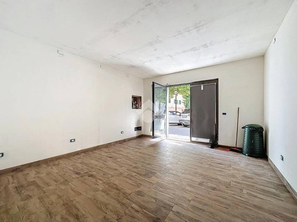 negozio in affitto a Ponsacco