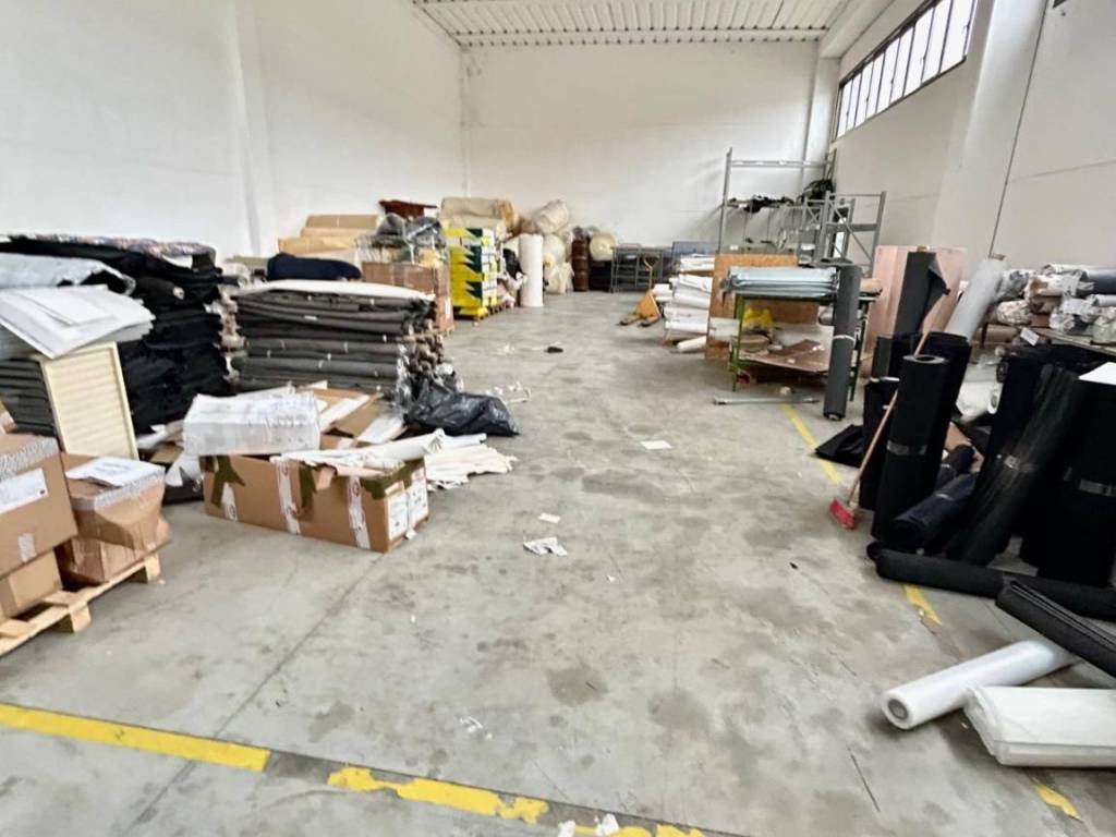 locale commerciale in affitto a Ponsacco