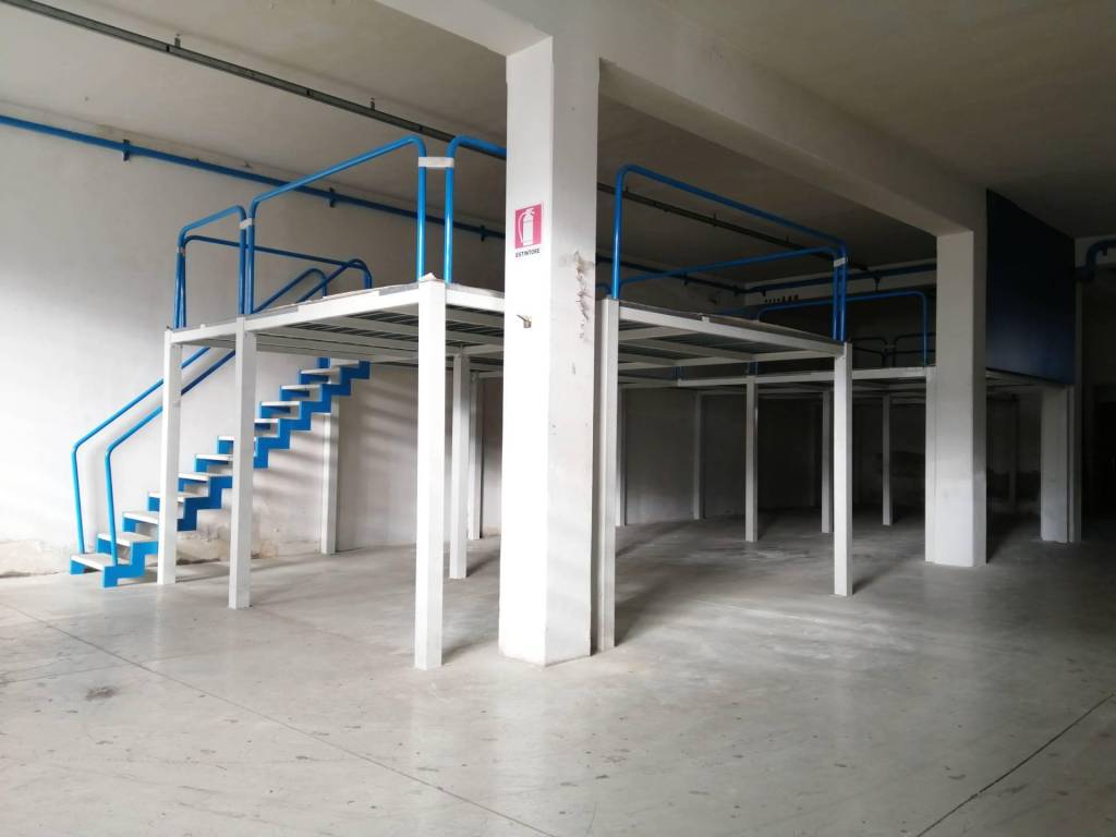 locale commerciale in affitto a Ponsacco