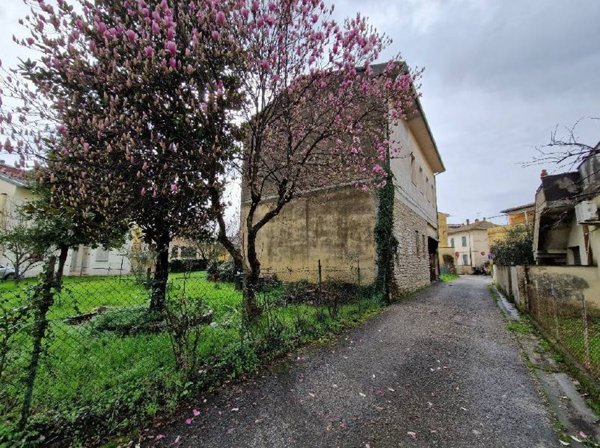 locale commerciale in affitto a Ponsacco