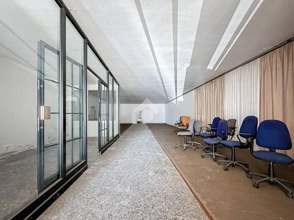 negozio in affitto a Ponsacco