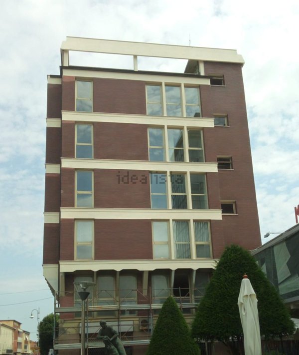 locale commerciale in affitto a Ponsacco