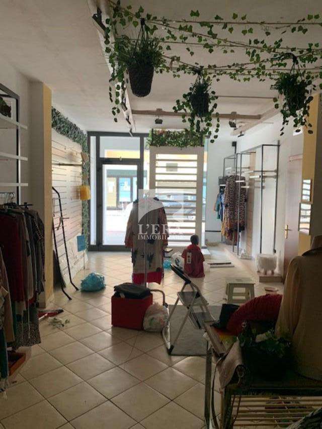 locale commerciale in affitto a Pontedera