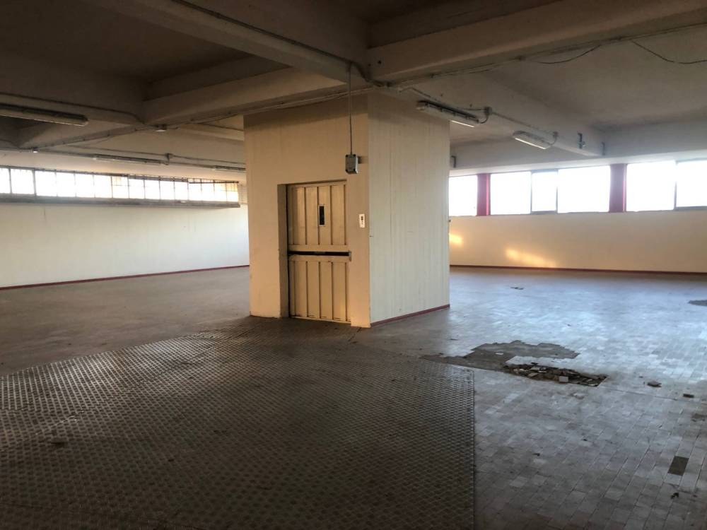 negozio in affitto a Pontedera